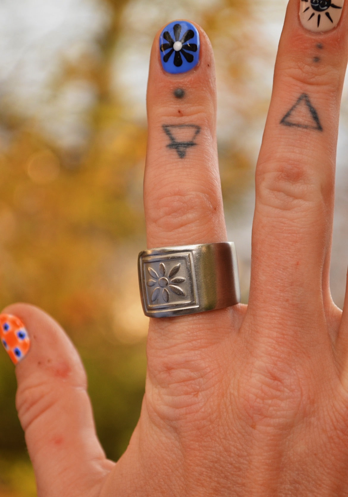 The Silver Daisy (Size 8, Size 9)