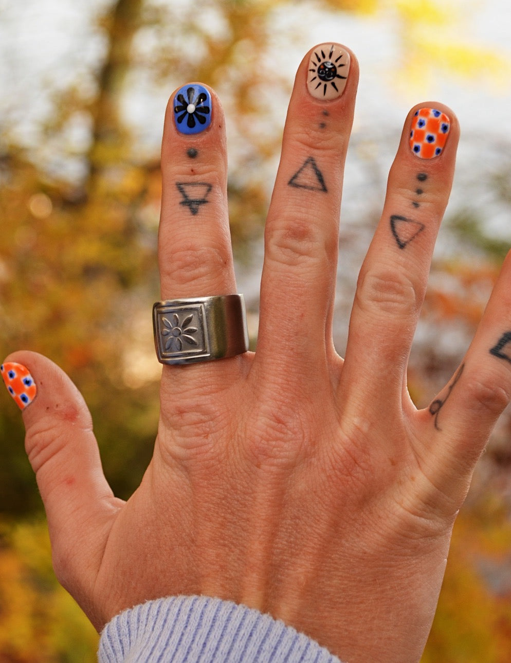 The Silver Daisy (Size 8, Size 9)